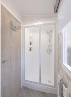 The Ardennes - family shower room with wc