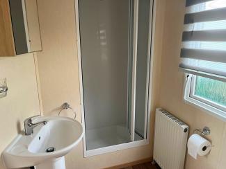 The Melrose - shower room with wc