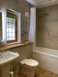 The Coach House - en suite bathroom