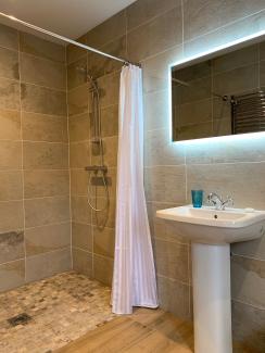 The Coach House - en suite wet room