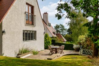 Sandford Country Cottages - Baillie Scott sun terrace