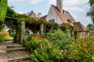 Sandford Country Cottages - courtyard entrance
