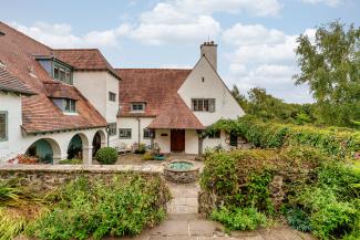 Sandford Country Cottages - courtyard