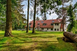 Sandford Country Cottages - mature gardens