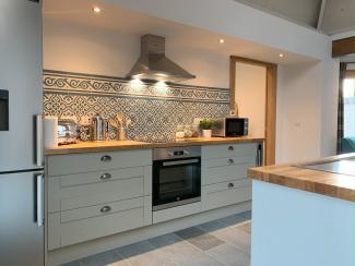 The Coach House - luxury kitchen with breakfast island