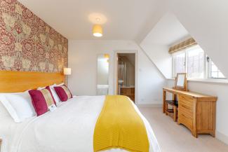 The Giddy Limit - king or twin room with en suite bathroom