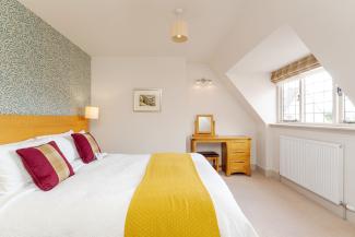 The Giddy Limit - king or twin room with en suite shower and wc