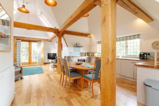 The Giddy Limit - luxury kitchen and large dining table