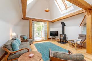The Giddy Limit - luxury open plan living with log fire and balcony