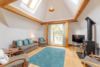The Giddy Limit - luxury open plan living with log fire and balcony