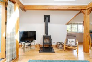 The Giddy Limit - luxury open plan living with log fire and balcony