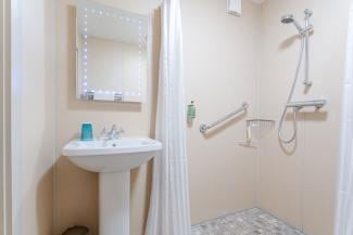 The Lady Bluebell - en suite wet room from king or twin bedroom
