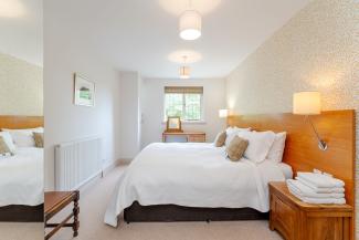 The Lady Bluebell - king or twin bedroom with en suite wet room