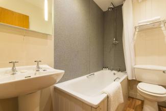 Valentines Cottage - en suite bathroom