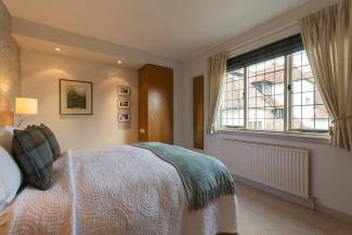 Valentines Cottage - Master or twin bedroom with courtyard views