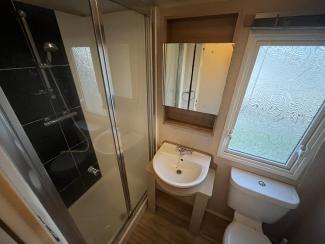 The Granada_main bathroom