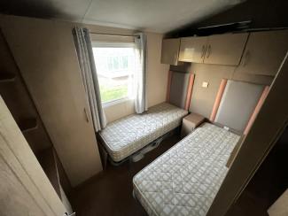 The Granada_twin bedroom