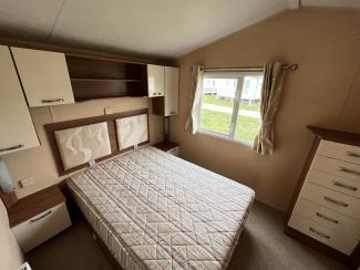 The Salisbury_main bedroom