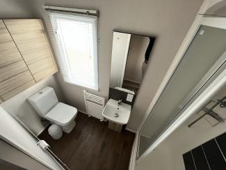 The Antibes_SR6 Main Bathroom