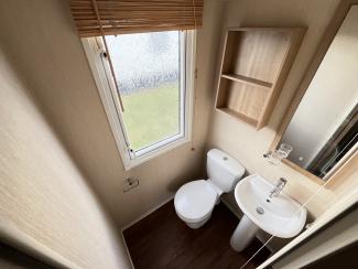 The Bordeaux_Ensuite wc