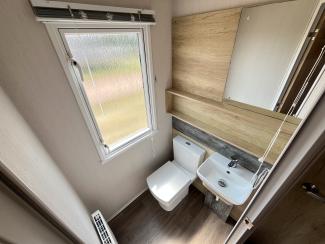 The Bordeaux_Ensuite wc