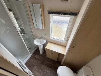 The Cascade_Main Bathroom