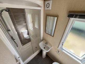 The Hartfield_Main Bathroom
