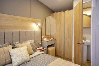 The Melrose_Main bedroom