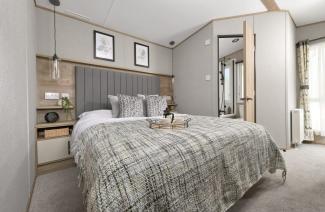 The Beverley_main bedroom