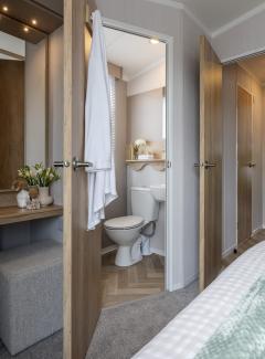 The Burgundy_Ensuite wc