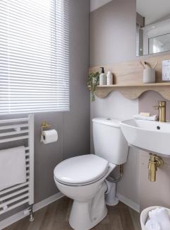 The Burgundy_Shower room 